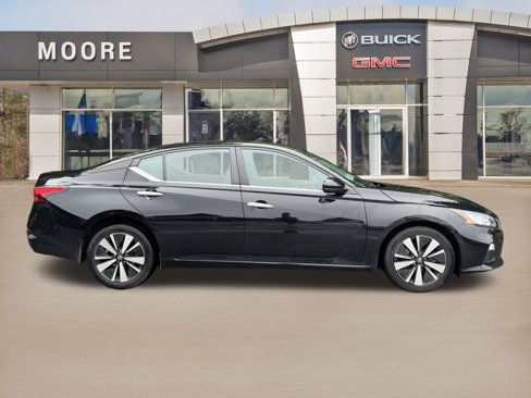 Used 2021 Nissan Altima 2.5 SV w/ SV Premium Package image 3