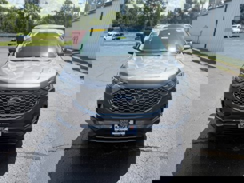 Used 2023 Ford Edge SEL image 9