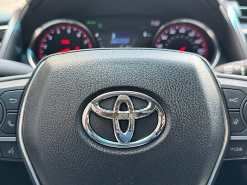 Used 2019 Toyota Camry XSE image 26