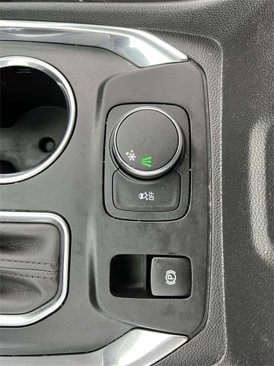 Used 2019 Chevrolet Traverse LT image 25
