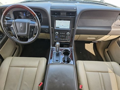 Used 2016 Lincoln Navigator Reserve image 25