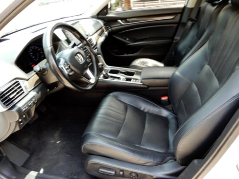 Used 2018 Honda Accord Touring image 10