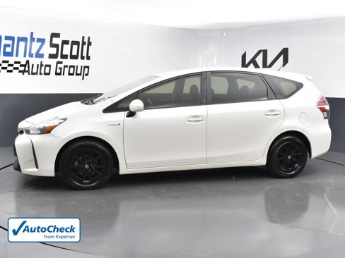 Used 2017 Toyota Prius V Two image 2