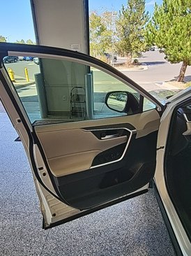 Used 2020 Toyota RAV4 XLE w/ Convenience Package image 15