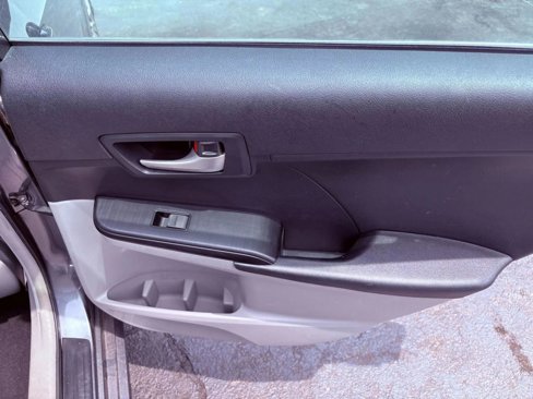 Used 2013 Toyota Camry L image 16