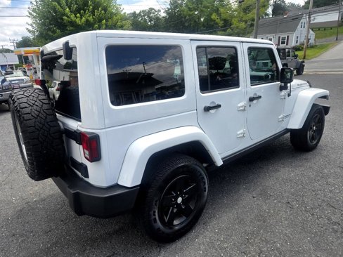 Used 2012 Jeep Wrangler Unlimited Rubicon w/ Connectivity Group image 16
