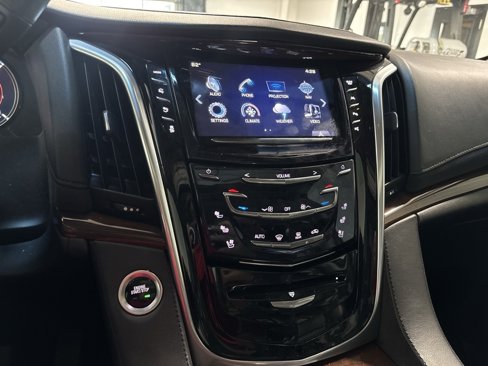 Used 2019 Cadillac Escalade ESV Luxury image 16
