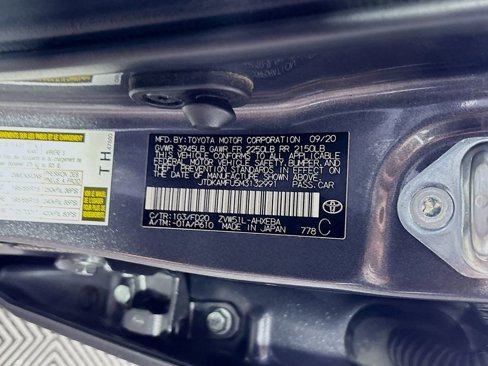 Used 2021 Toyota Prius LE image 24
