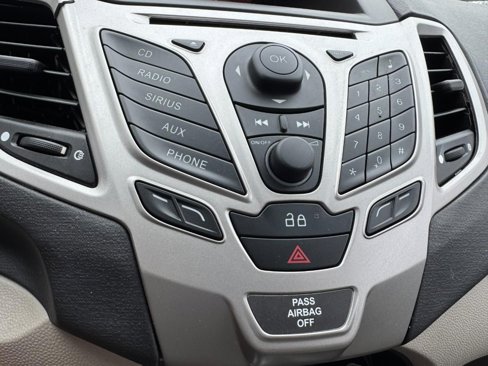 Used 2013 Ford Fiesta SE image 19