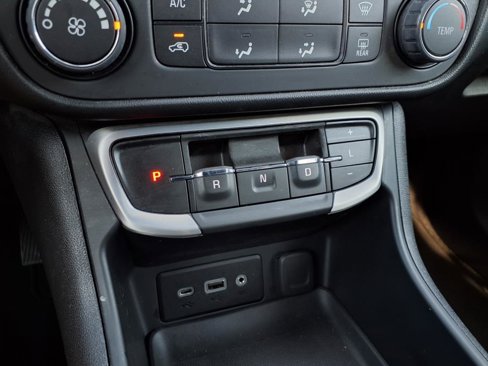 Used 2022 GMC Terrain SLE image 9