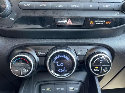 Used 2022 Hyundai Venue SEL image 23