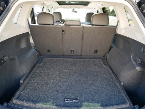 Used 2018 Volkswagen Tiguan SE w/ Panoramic Sunroof Package image 10