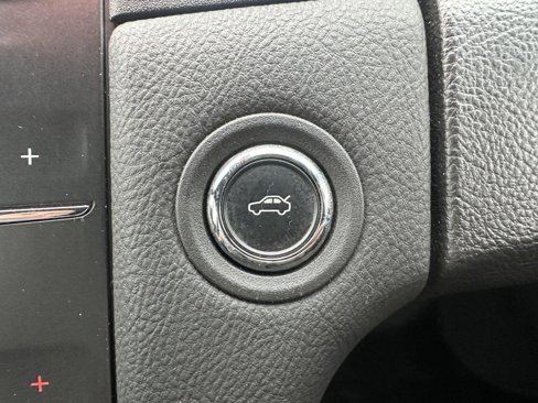 Used 2017 Ford Taurus SEL w/ Equipment Group 201A image 31
