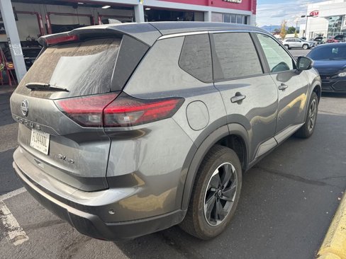 Used 2024 Nissan Rogue SV image 5