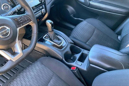 Used 2018 Nissan Rogue SV image 15