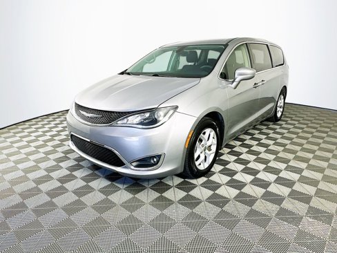 Certified 2018 Chrysler Pacifica Touring Plus w/ Tire & Wheel Group image 5