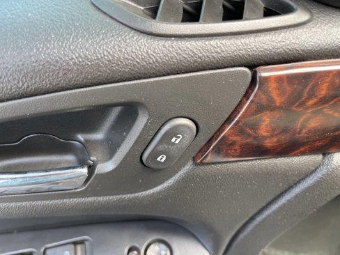 Used 2012 Chevrolet Impala LTZ image 16