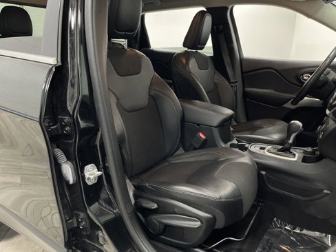 Used 2018 Jeep Cherokee Latitude Plus image 28