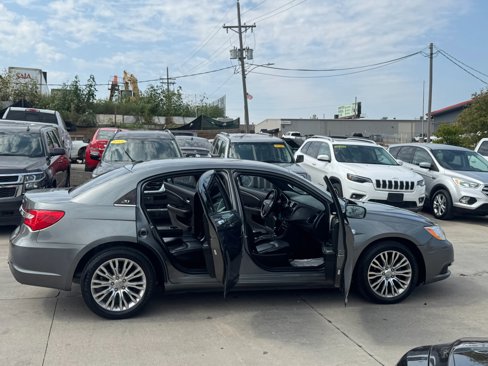Used 2011 Chrysler 200 Limited image 22