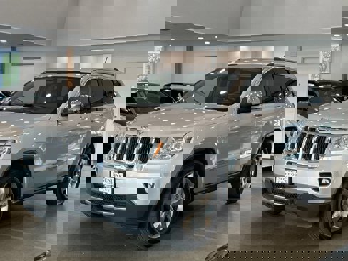 Used 2012 Jeep Grand Cherokee Limited w/ Trailer Tow Group IV image 1