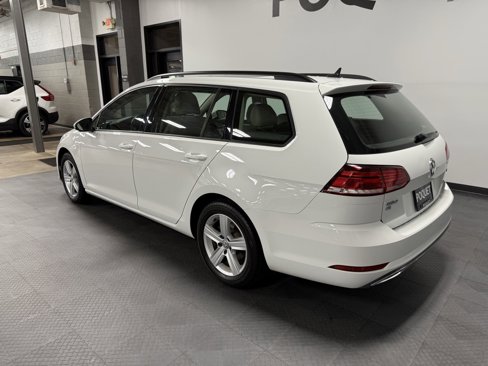 Used 2018 Volkswagen Golf SE image 7