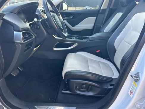 Used 2017 Jaguar F-PACE R-Sport image 11