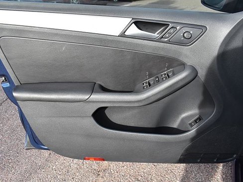 Used 2013 Volkswagen Jetta SE image 12