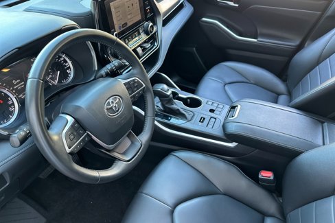 Used 2024 Toyota Highlander XLE image 4