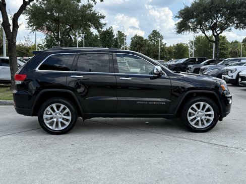 Used 2017 Jeep Grand Cherokee Limited image 3