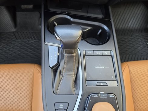 Used 2020 Lexus UX 250h w/ Luxury Package image 21