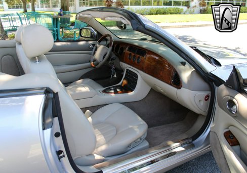 Used 2002 Jaguar XK8 Convertible image 23