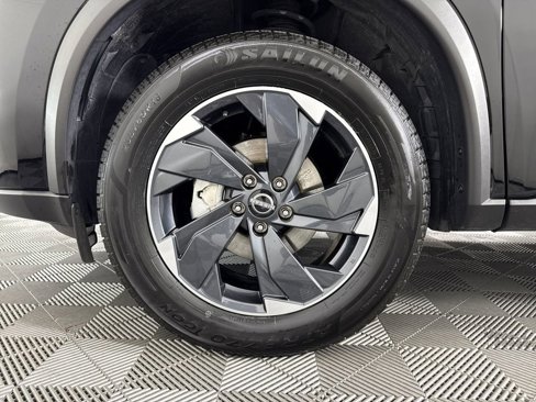 Used 2024 Nissan Rogue SV image 9
