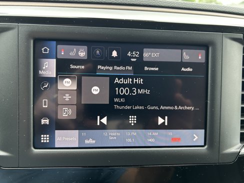 Used 2023 Chrysler Voyager LX image 23