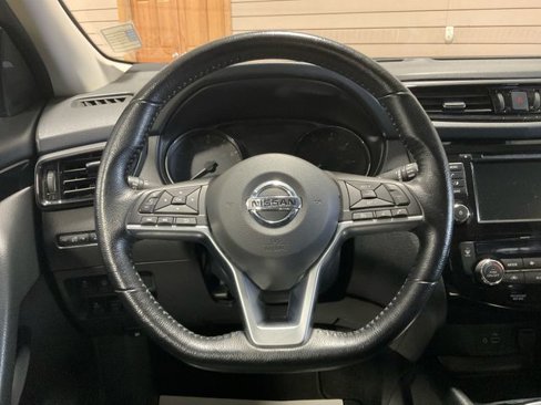Used 2022 Nissan Rogue Sport SV image 16