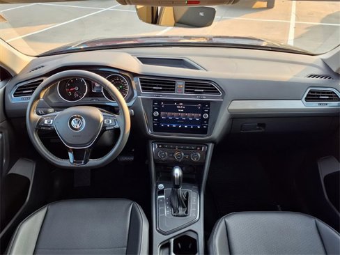 Used 2021 Volkswagen Tiguan SE w/ Panoramic Sunroof Package image 3