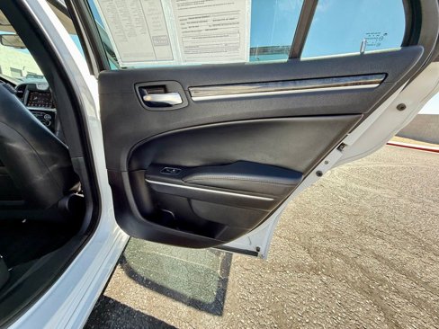 Used 2017 Chrysler 300 C image 20