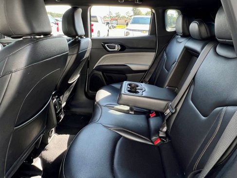 Used 2024 Jeep Compass Limited image 5