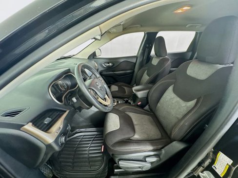 Used 2015 Jeep Cherokee Sport image 22