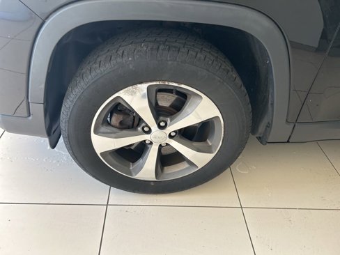 Used 2019 Jeep Cherokee Limited image 19