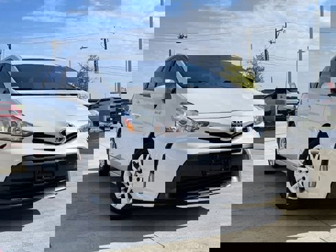 Used 2016 Toyota Prius V Four image 7