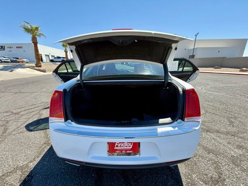 Used 2017 Chrysler 300 C image 16