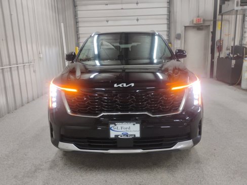 Used 2024 Kia Sorento S image 6