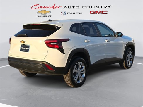 Used 2025 Chevrolet Trax LS w/ Driver Confidence Package image 7