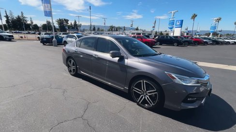 Used 2017 Honda Accord Touring image 2