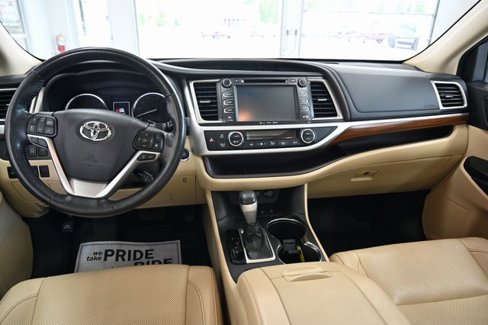 Used 2018 Toyota Highlander Limited Platinum image 13