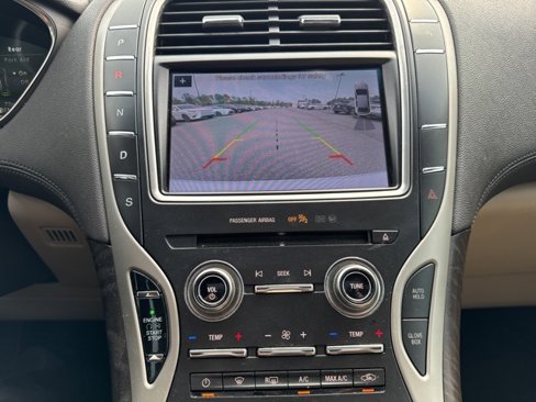 Used 2019 Lincoln Nautilus Select image 11