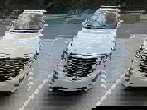 Used 2018 Cadillac XT5 Premium Luxury image 2