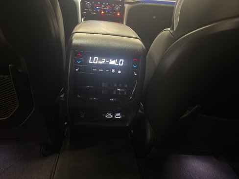 Used 2023 Jeep Grand Cherokee Overland w/ Advanced Protech Group III image 17