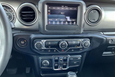 Used 2023 Jeep Gladiator Sport image 32