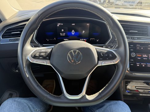 Certified 2022 Volkswagen Tiguan SE image 13